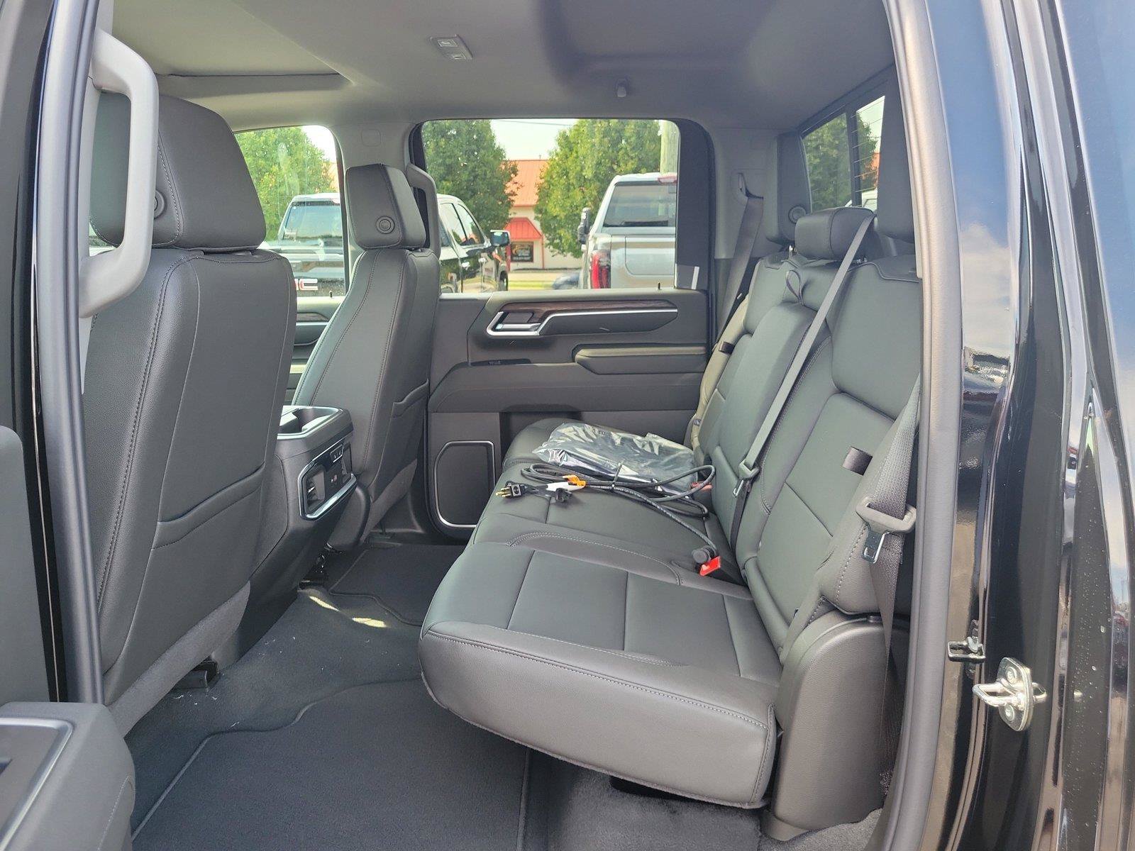 New 2026 GMC Sierra 2500 SLT w/ SLT Premium Package AWD/4WD image 11