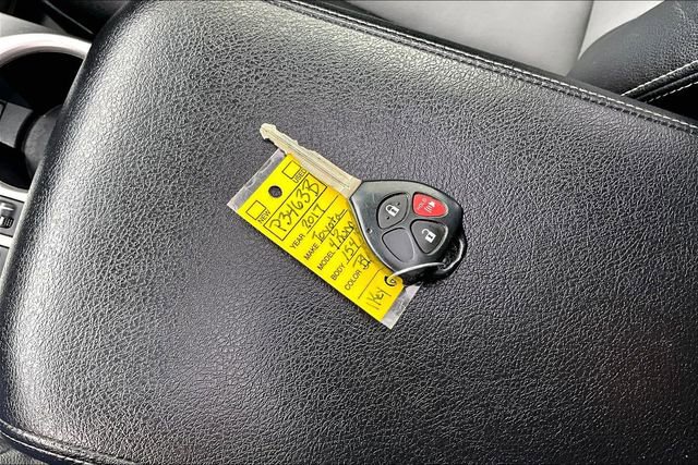 Used 2017 Toyota 4Runner SR5 Premium AWD/4WD image 33