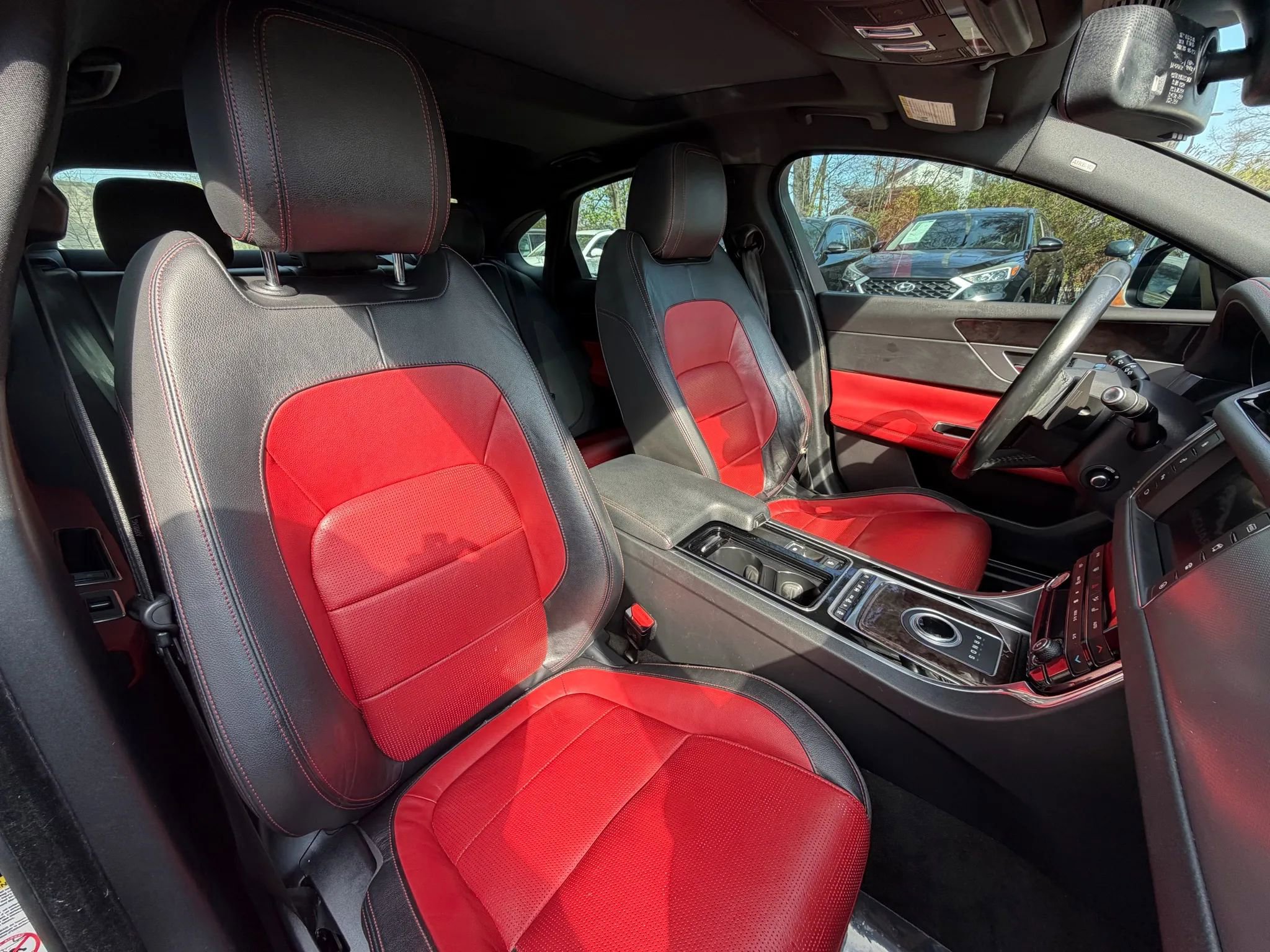 Used 2017 Jaguar XF R-Sport image 9