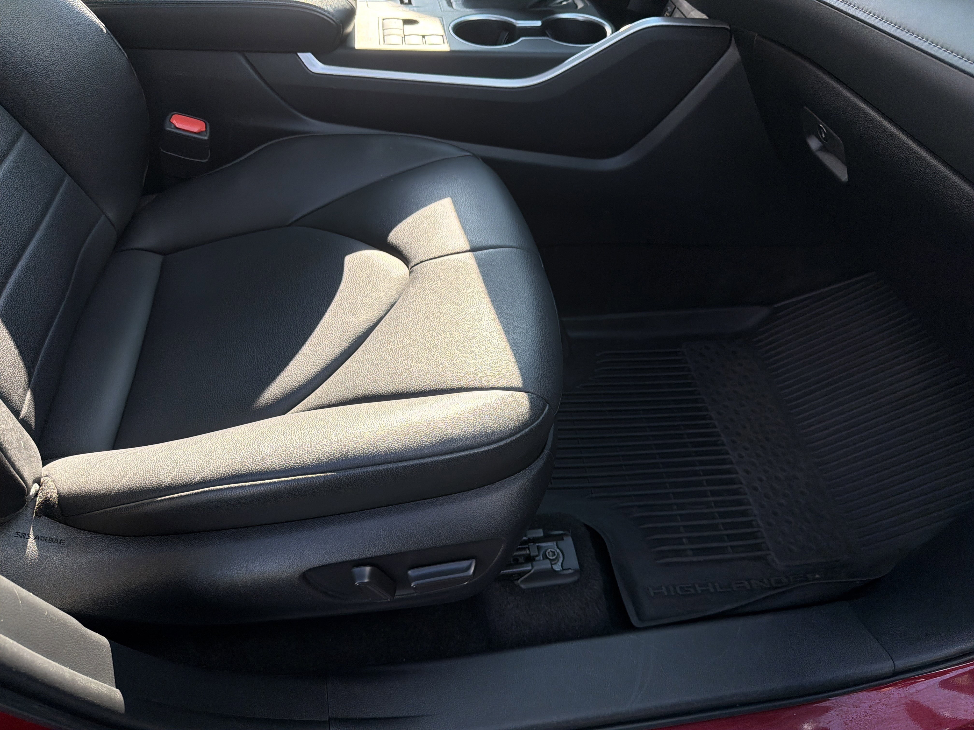 Used 2023 Toyota Highlander XLE AWD/4WD image 85