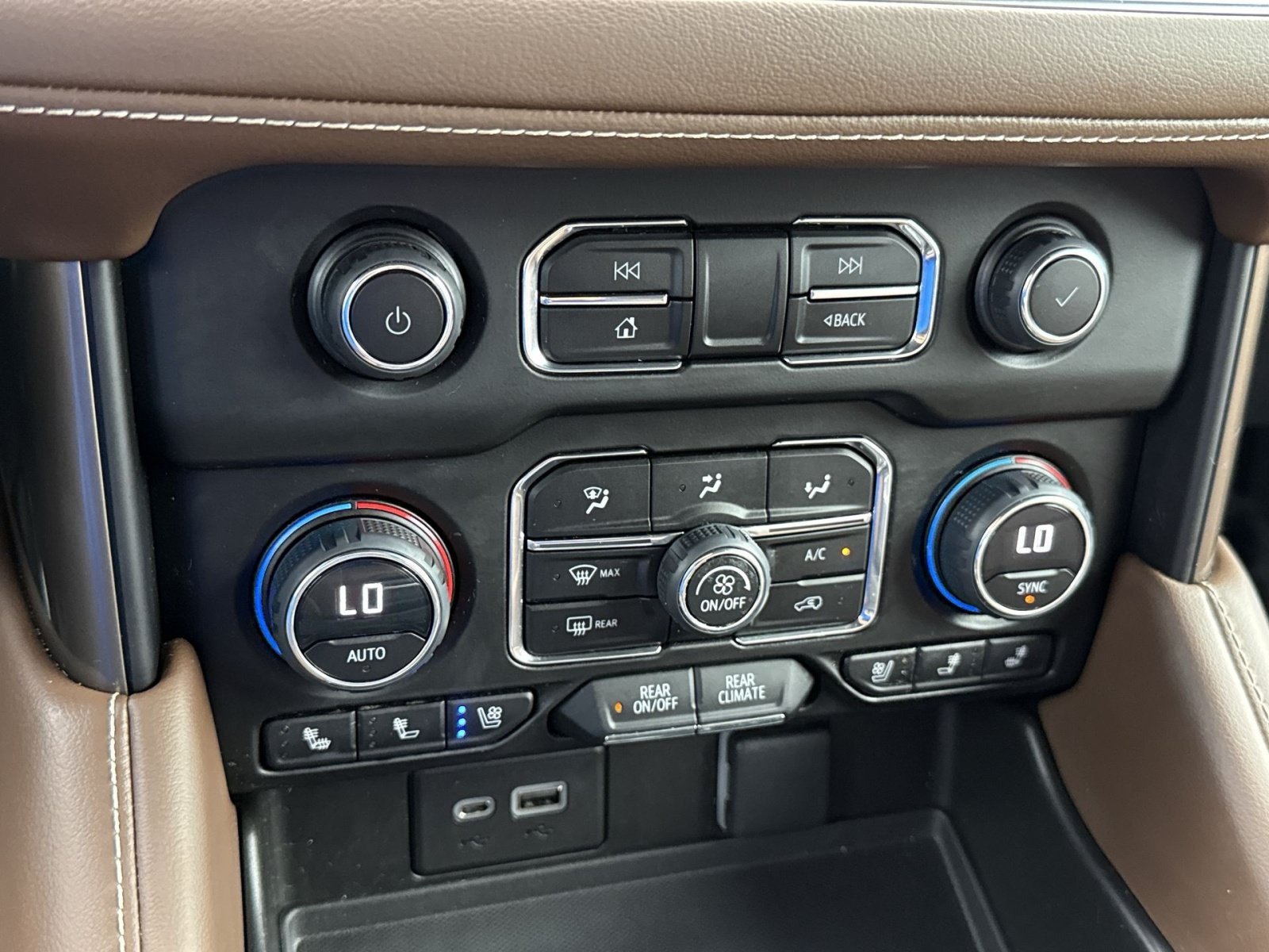 Used 2023 Chevrolet Suburban High Country AWD/4WD image 21