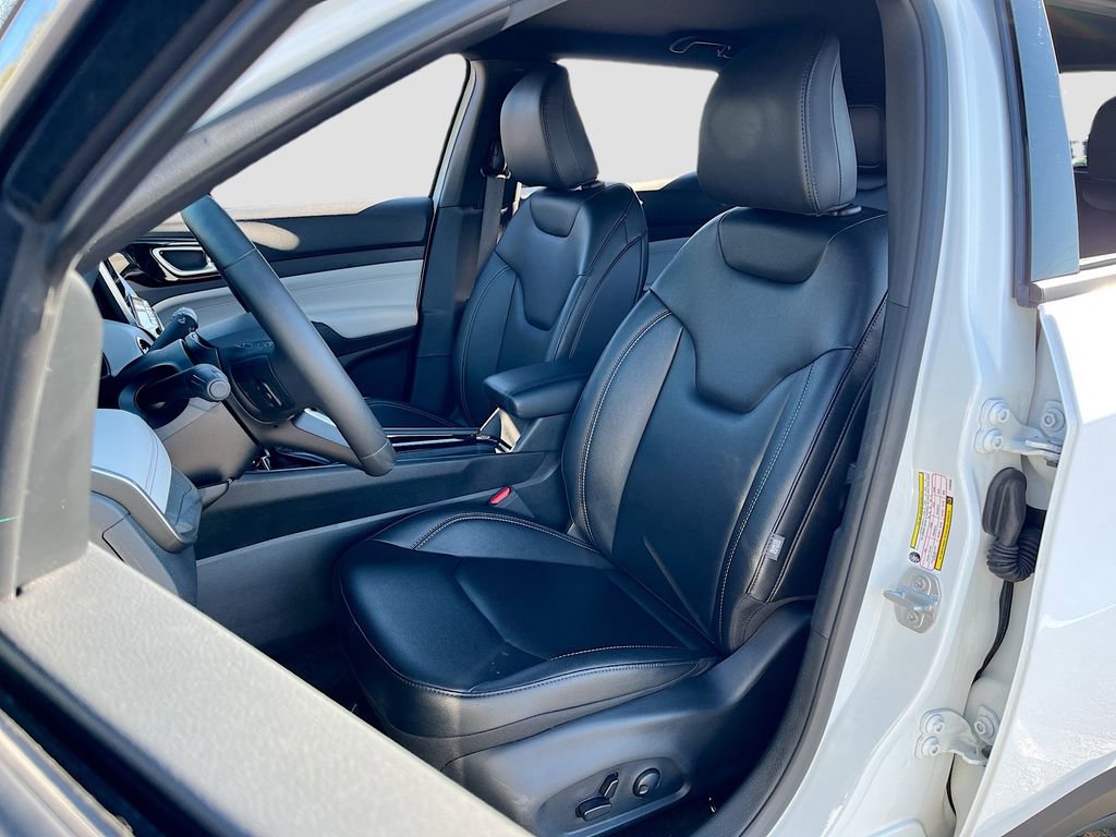 Certified 2025 Jeep Compass Limited image 19