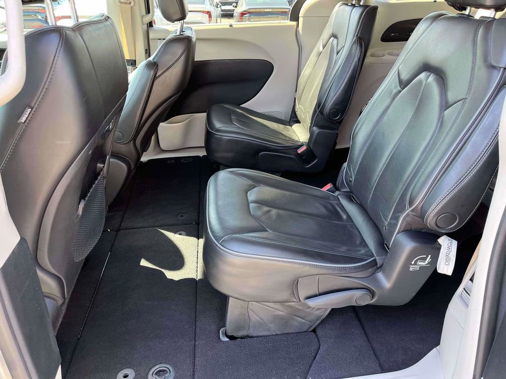 Used 2020 Chrysler Pacifica Limited FWD image 9