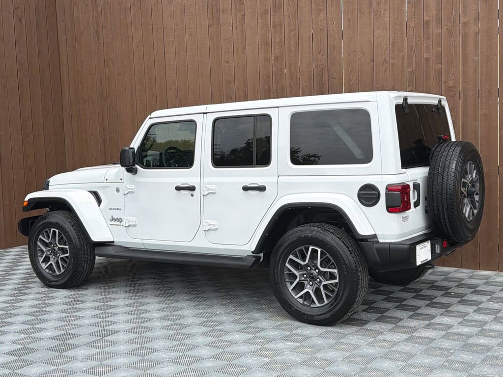 Used 2024 Jeep Wrangler Sahara image 16