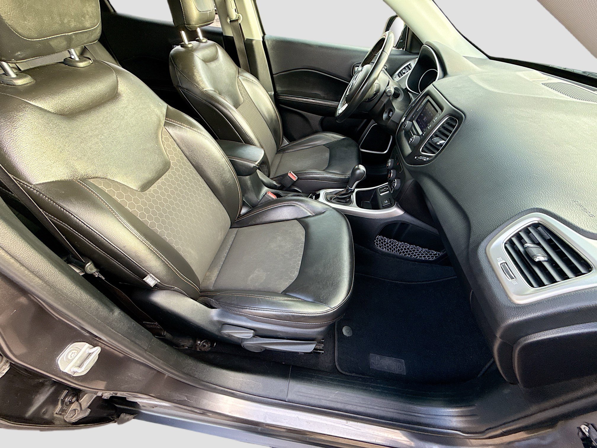 Used 2018 Jeep Compass Latitude image 14