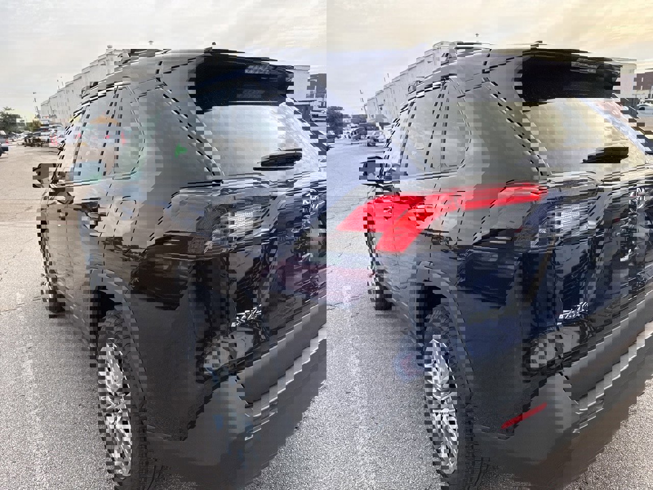 Used 2023 Toyota RAV4 XLE Premium image 7