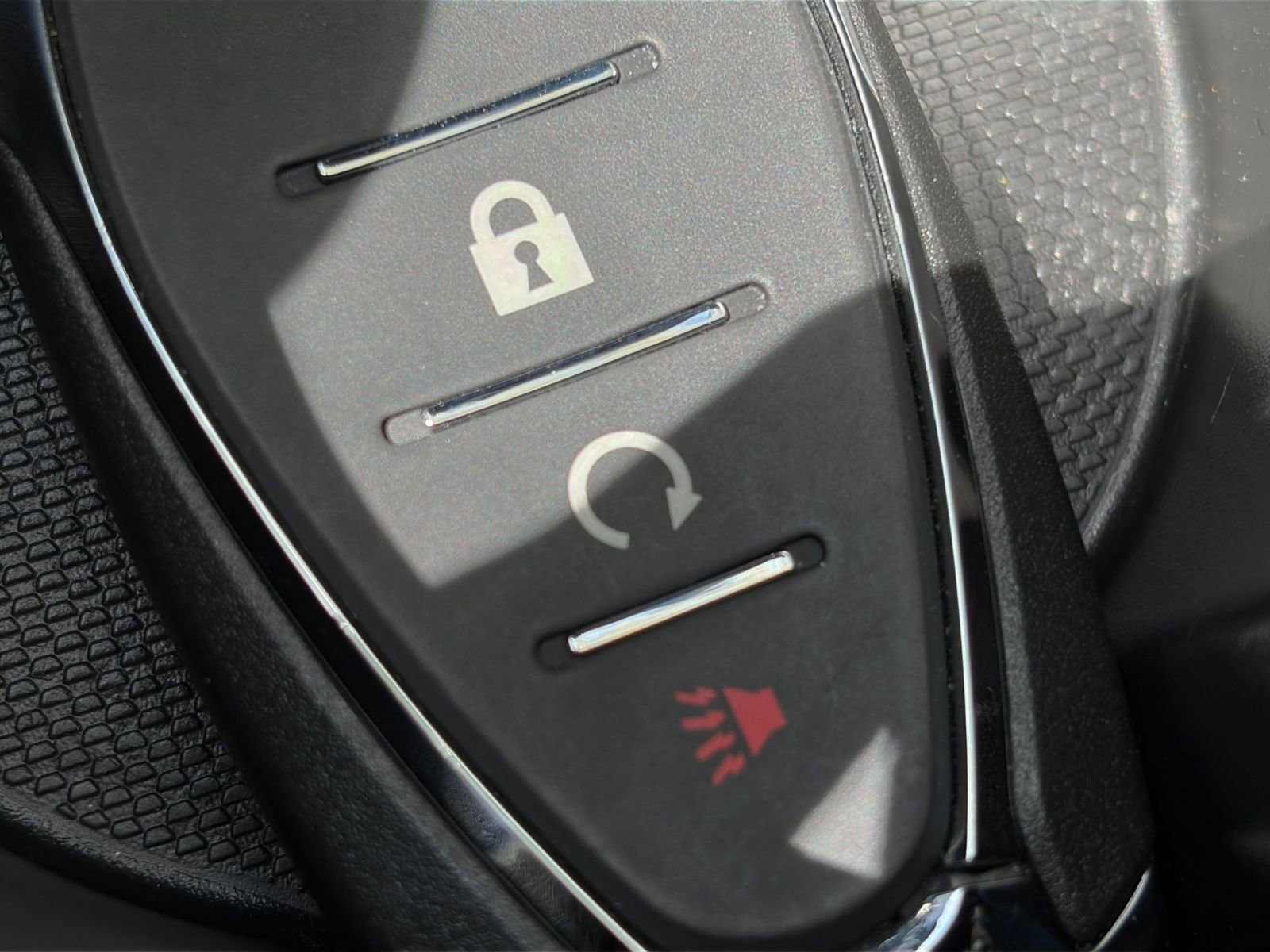 Used 2025 Chevrolet Trax LT FWD image 23
