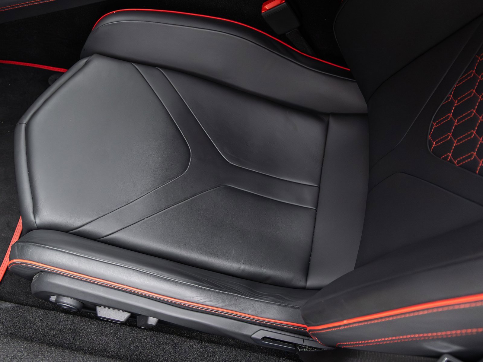 Used 2024 Lamborghini Revuelto image 31