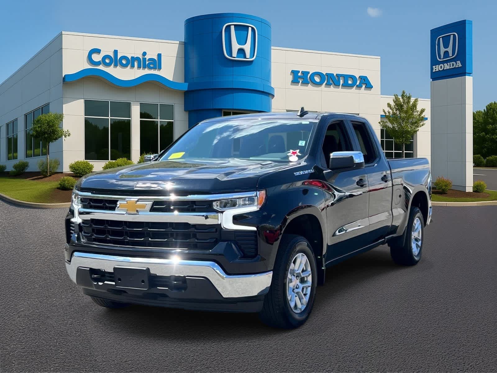 Used 2025 Chevrolet Silverado 1500 LT AWD/4WD video 2