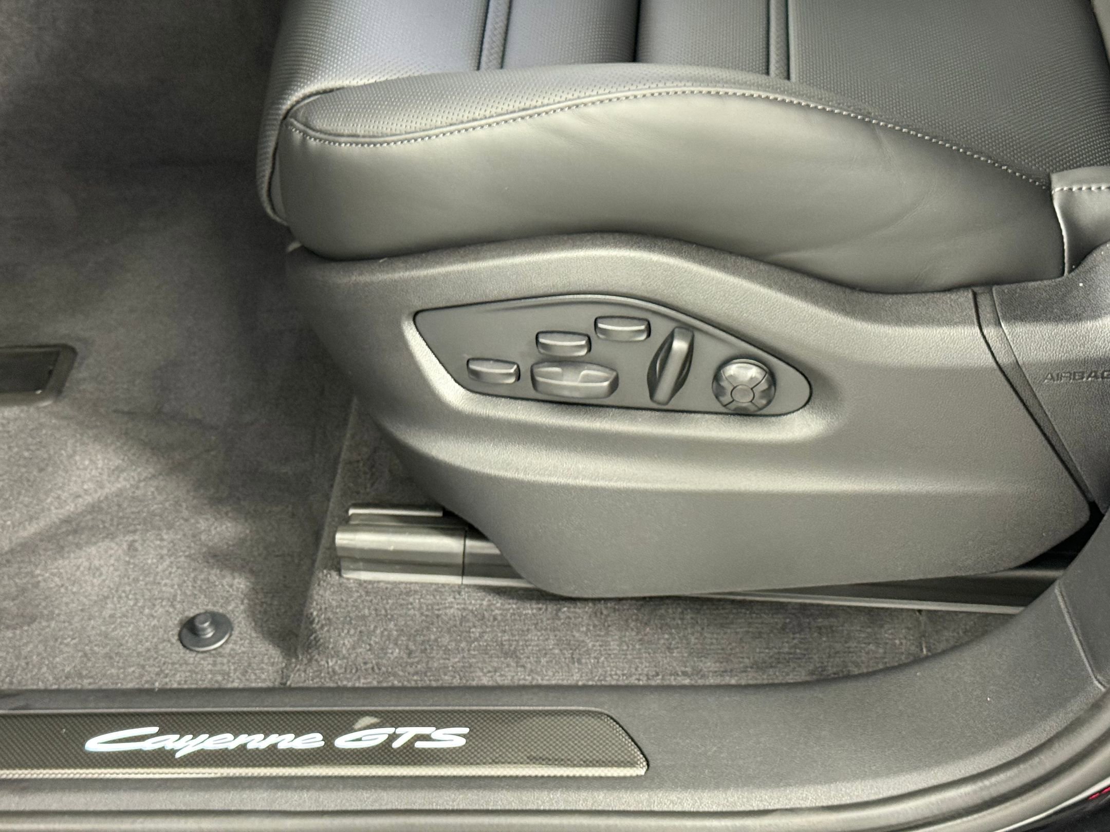 New 2026 Porsche Cayenne GTS image 15