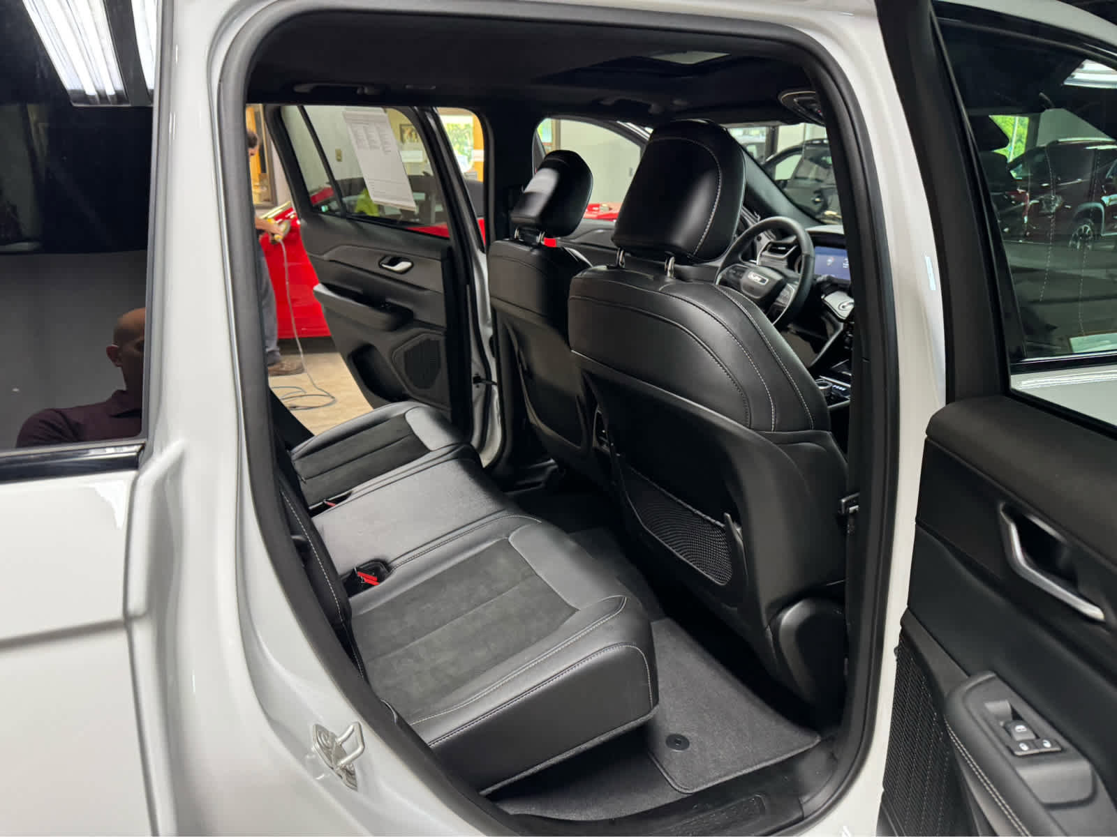 Certified 2024 Jeep Grand Cherokee Altitude image 11