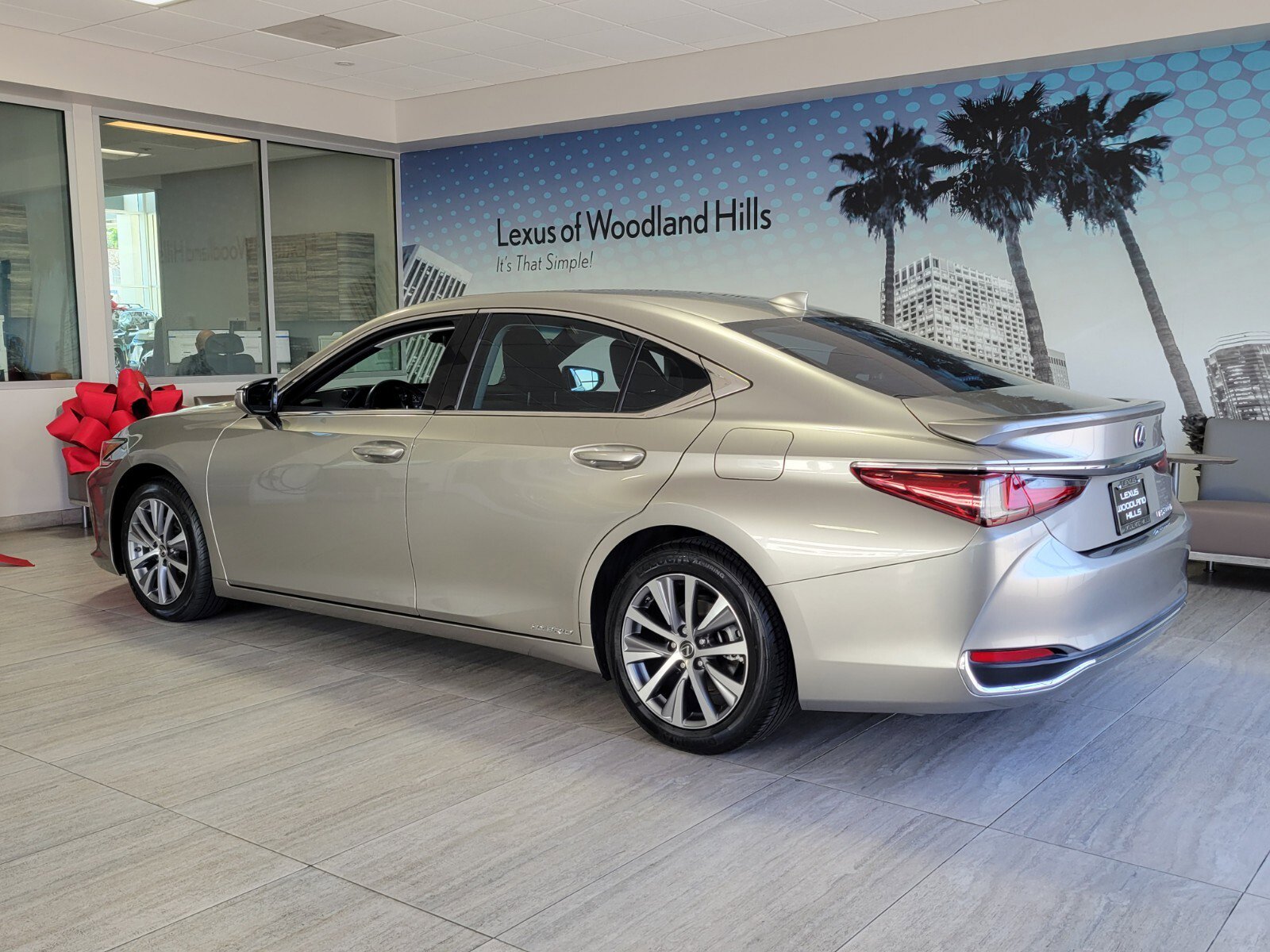 Used 2020 Lexus ES 300h w/ Accessory Package 2 image 3