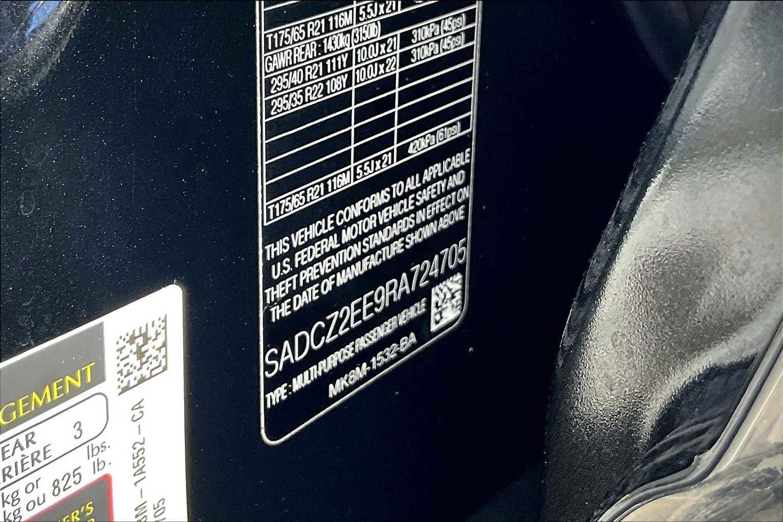 Used 2024 Jaguar F-PACE SVR image 34