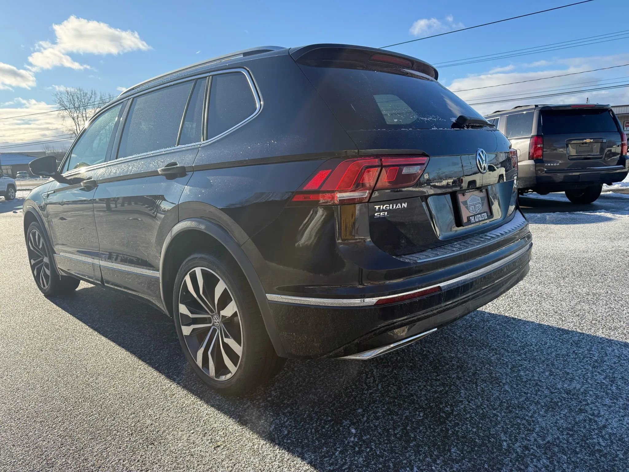 Used 2019 Volkswagen Tiguan SEL Premium R-Line image 3