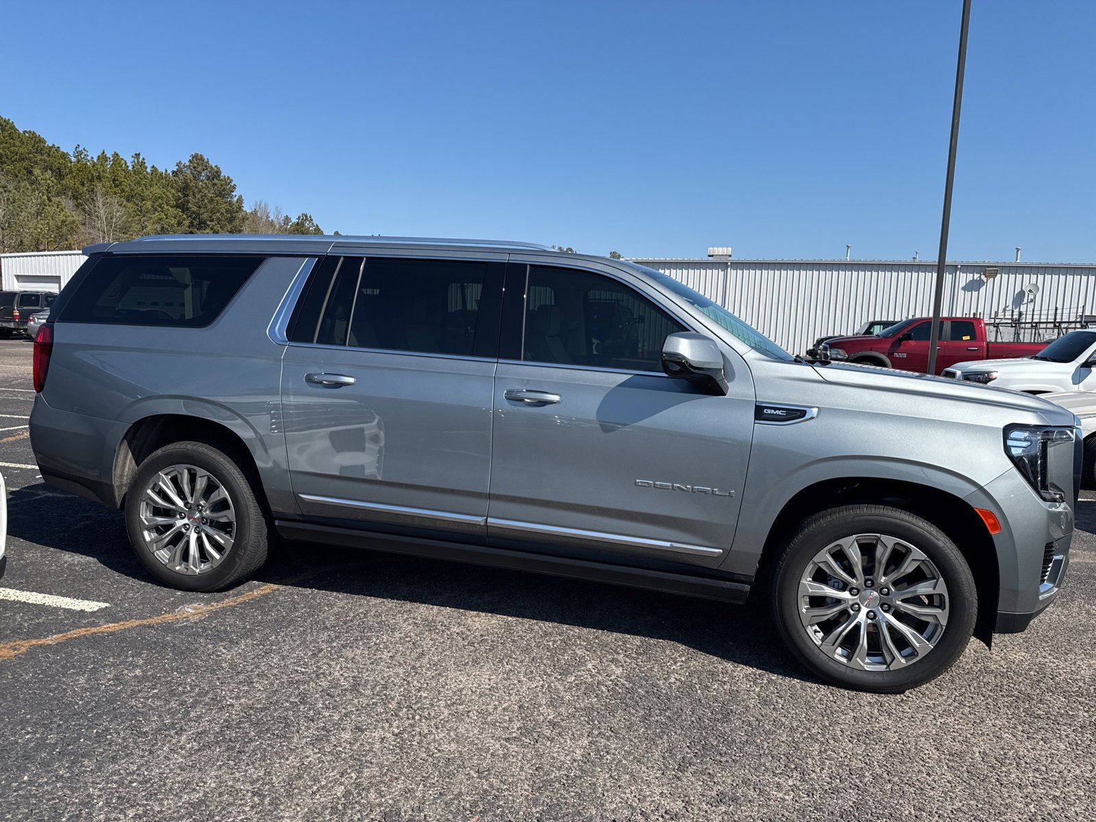 Used 2024 GMC Yukon XL Denali w/ Max Trailering Package image 8