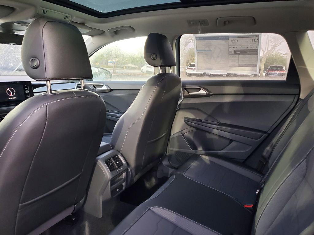 New 2026 Volkswagen Taos SE FWD image 5
