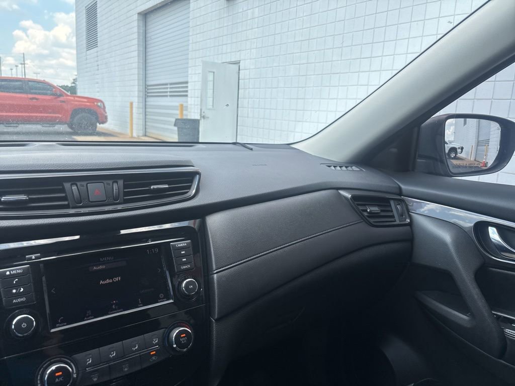 Used 2019 Nissan Rogue S w/ Special Edition Package FWD image 15