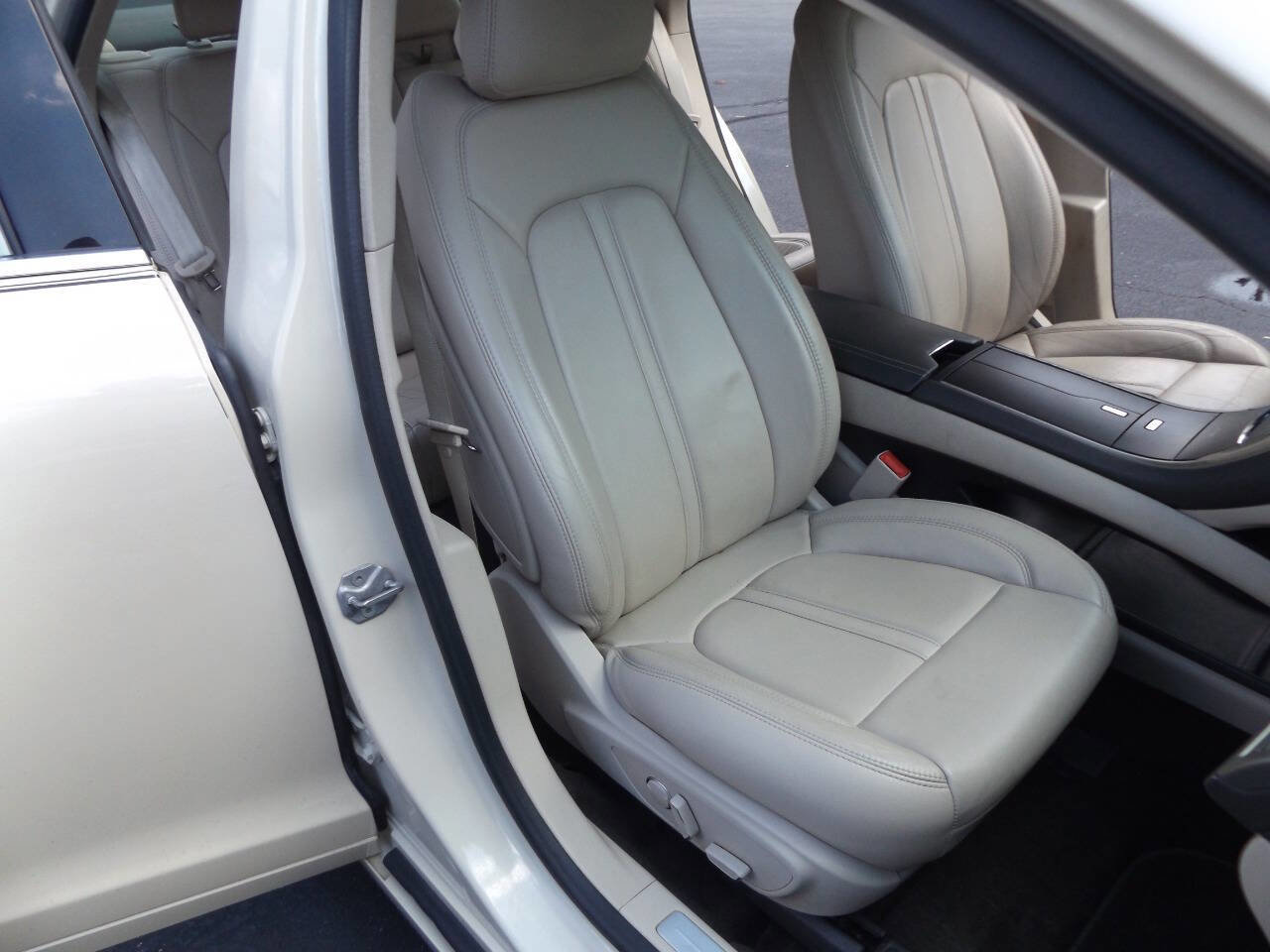 Used 2016 Lincoln MKZ AWD w/ Equipment Group 200A Select image 22