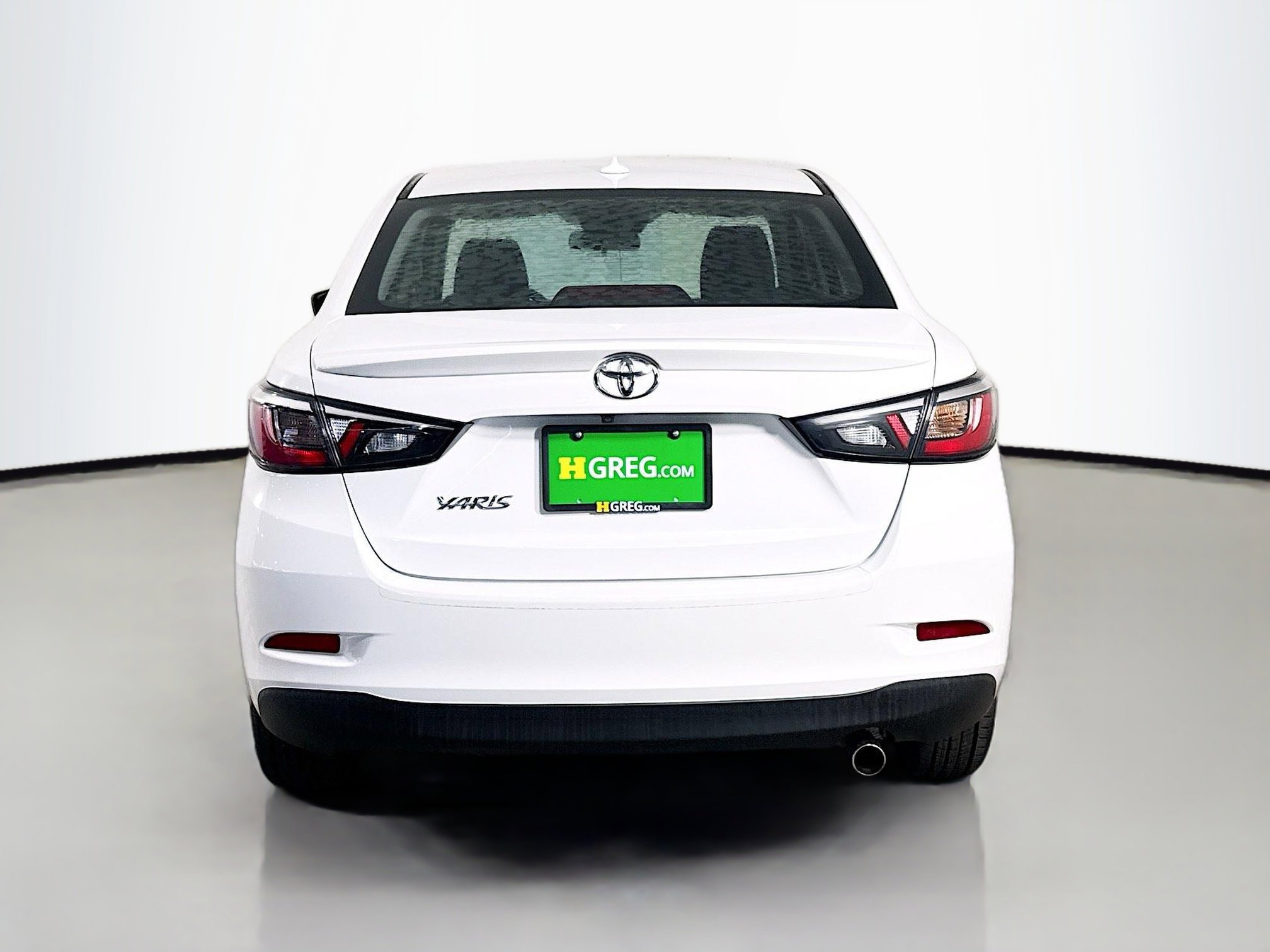 Used 2019 Toyota Yaris L image 8