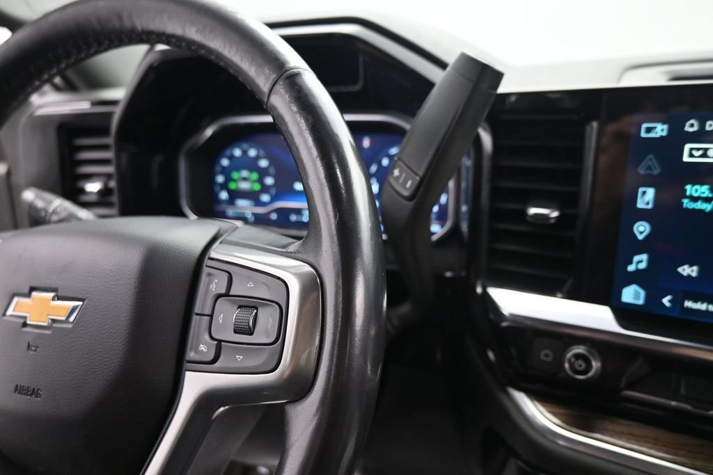 Used 2022 Chevrolet Silverado 1500 LT AWD/4WD image 22