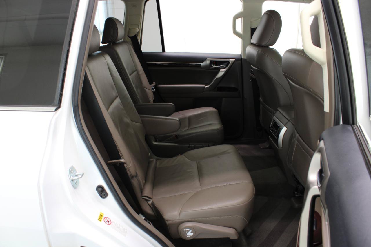 Used 2018 Lexus GX 460 Premium AWD/4WD image 44