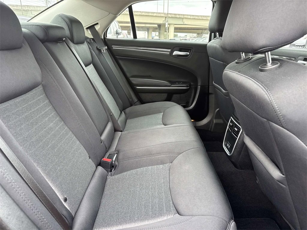 Used 2022 Chrysler 300 Touring w/ Sport Appearance Package image 19