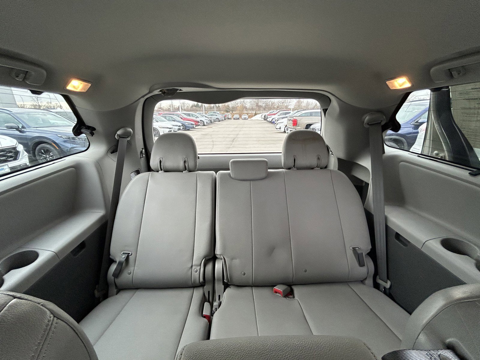 Used 2018 Toyota Sienna XLE w/ Carpet Mat Package image 13
