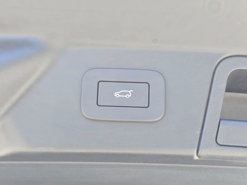 New 2026 Land Rover Range Rover Velar S AWD/4WD image 13