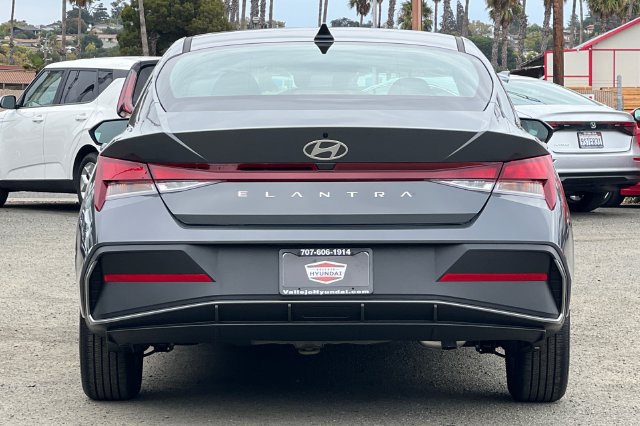 New 2026 Hyundai Elantra SE FWD image 7