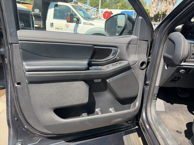 Used 2025 Ford Expedition Max Platinum w/ Stealth Performance Package image 10