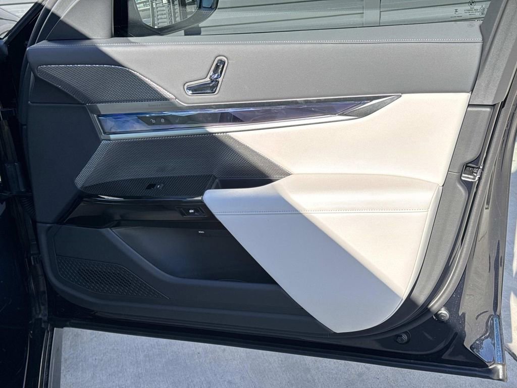 Used 2024 BMW 760i xDrive image 19