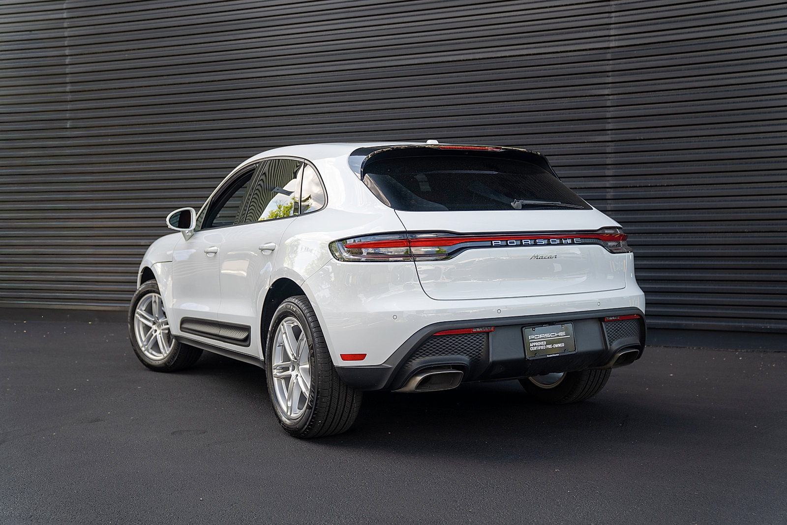 Certified 2026 Porsche Macan AWD/4WD image 3