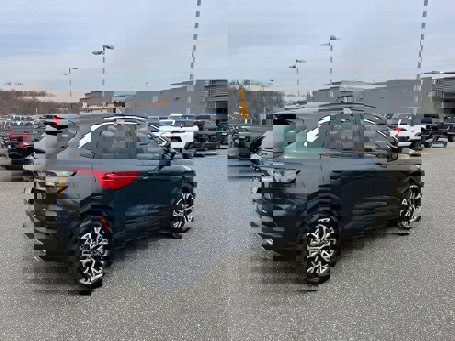 Certified 2022 Ford Escape SEL w/ Technology Package AWD/4WD image 5