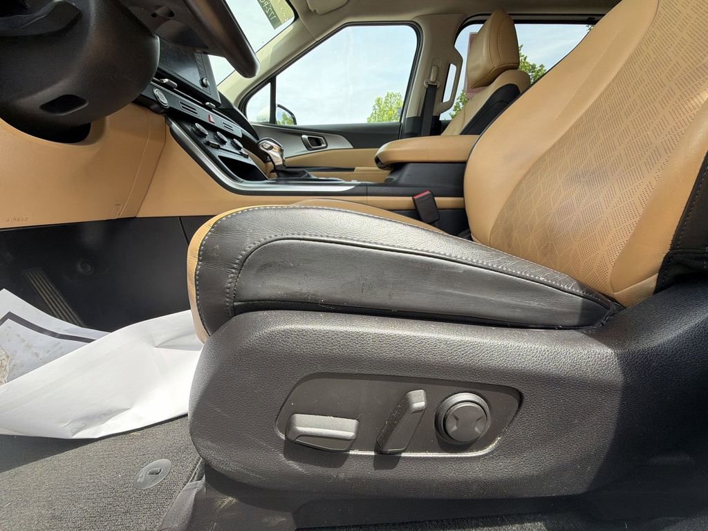 Used 2022 Kia Carnival LX FWD image 12