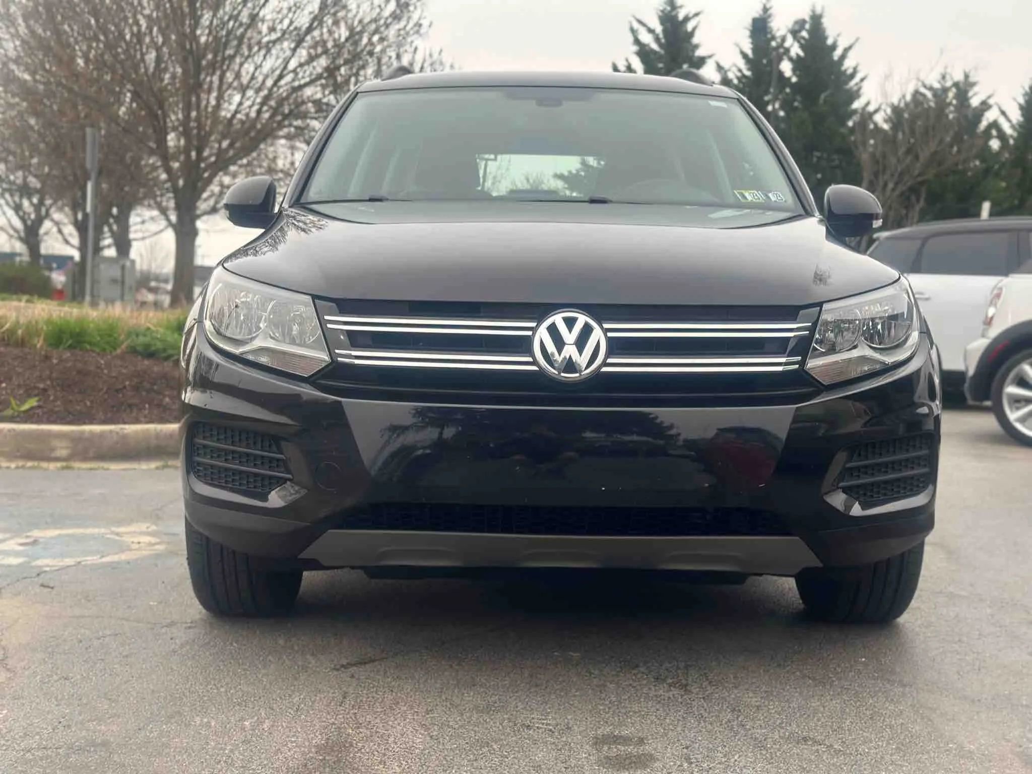 Used 2016 Volkswagen Tiguan S image 4
