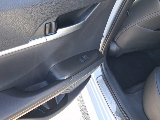 Used 2023 Toyota Camry SE w/ Cold Weather Package FWD image 10