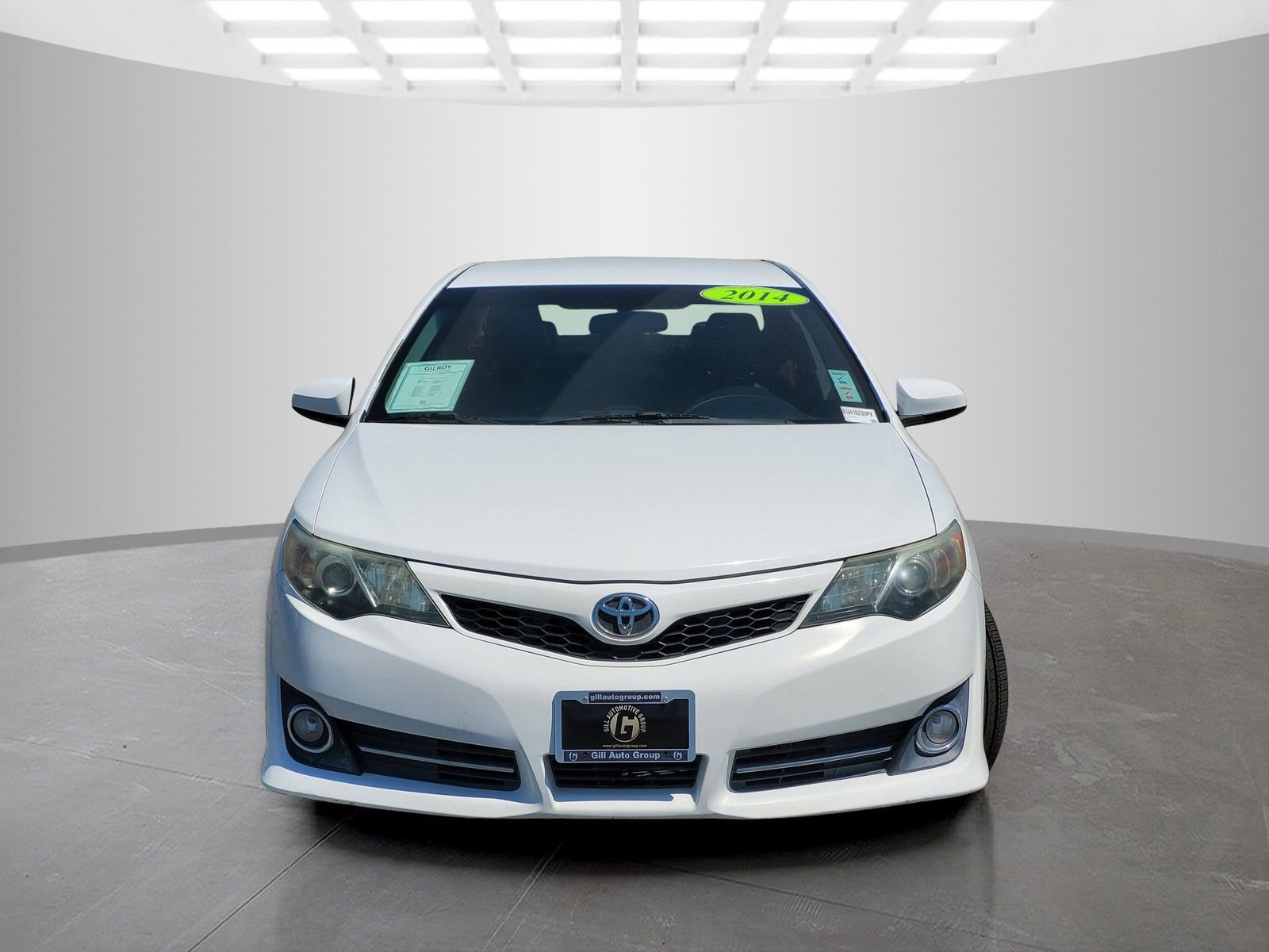Used 2014 Toyota Camry SE w/ Fleet Convenience Package FWD image 2