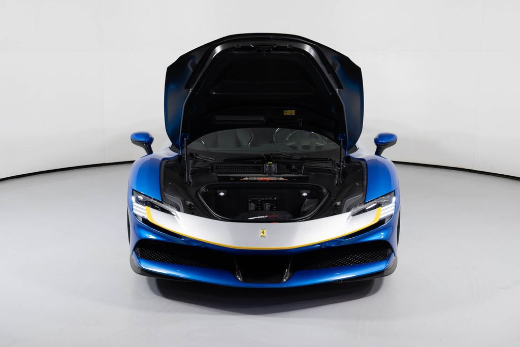 Used 2022 Ferrari SF90 Spider image 9