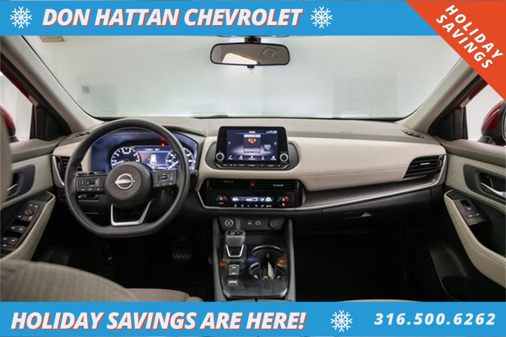 Used 2023 Nissan Rogue SV image 3