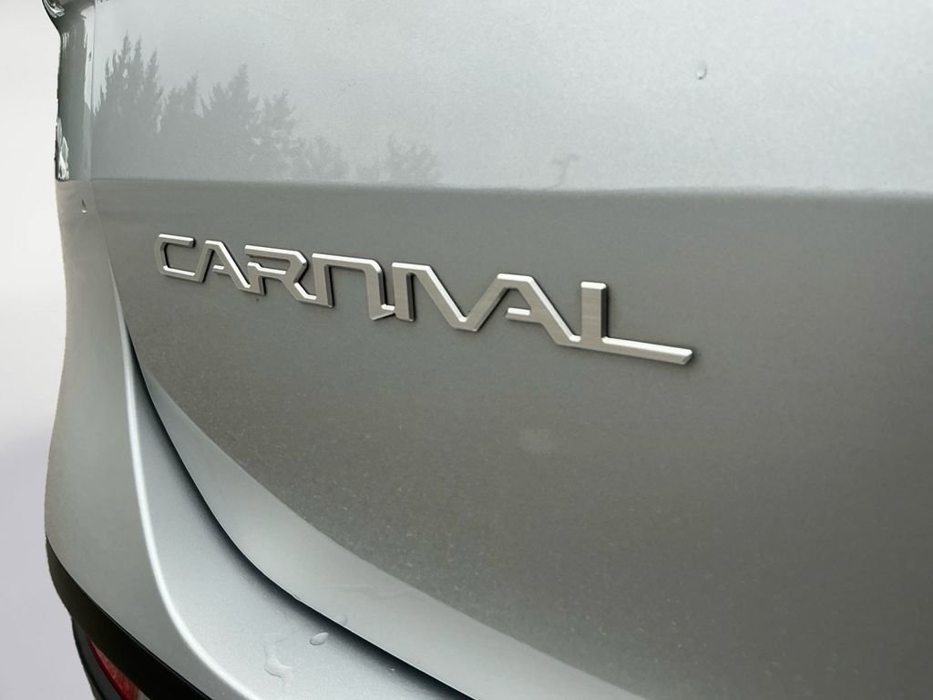 Used 2023 Kia Carnival LX image 16