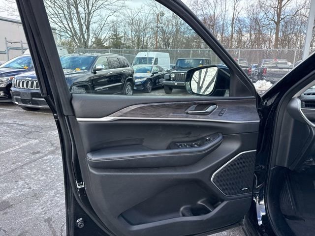 Used 2022 Jeep Grand Cherokee Limited image 31