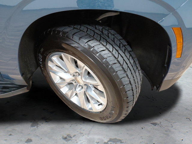 Used 2025 Chevrolet Suburban Premier AWD/4WD image 10
