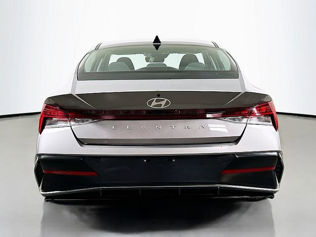Used 2024 Hyundai Elantra SEL w/ Convenience Package FWD image 6