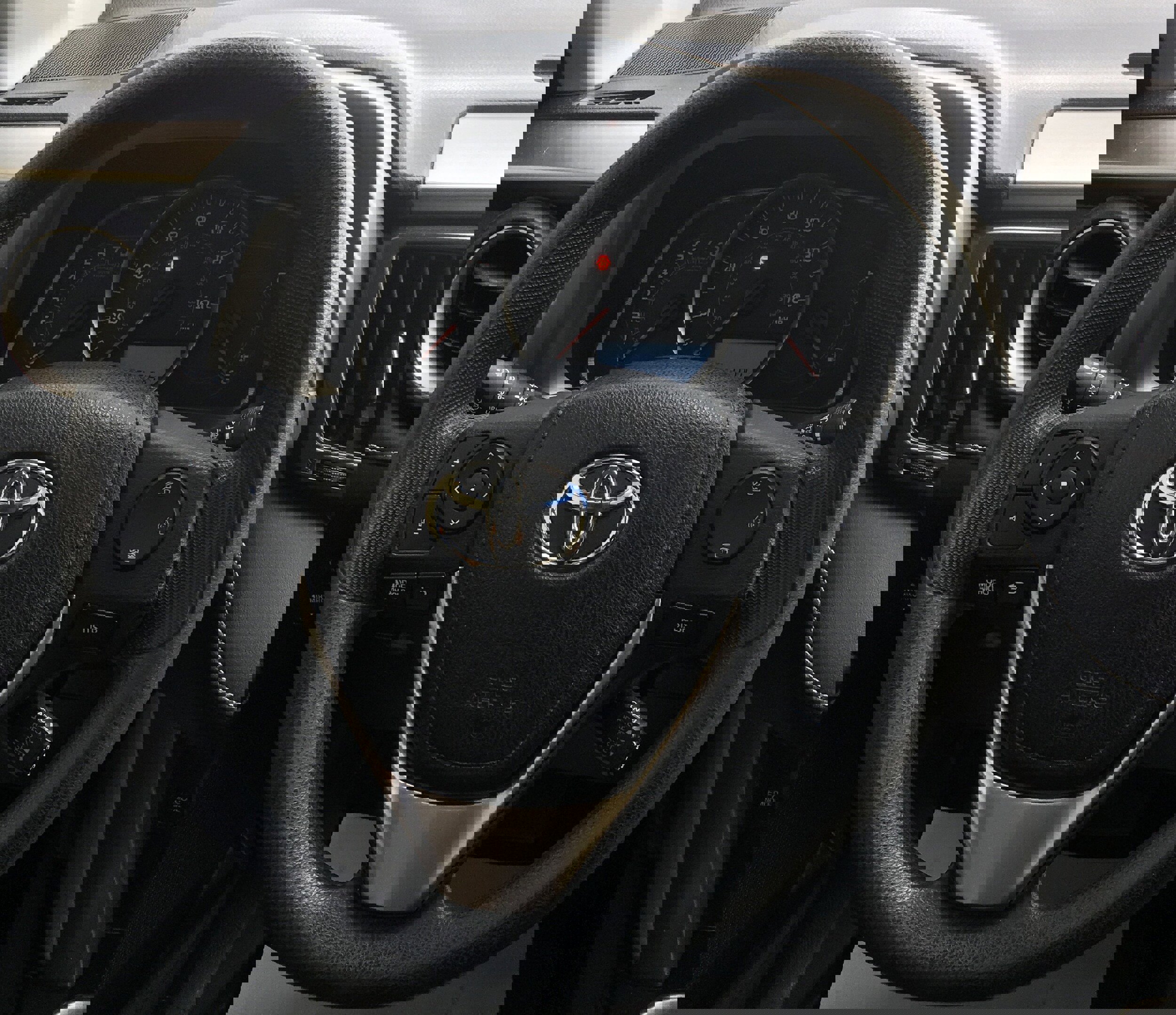 Used 2015 Toyota RAV4 XLE image 11