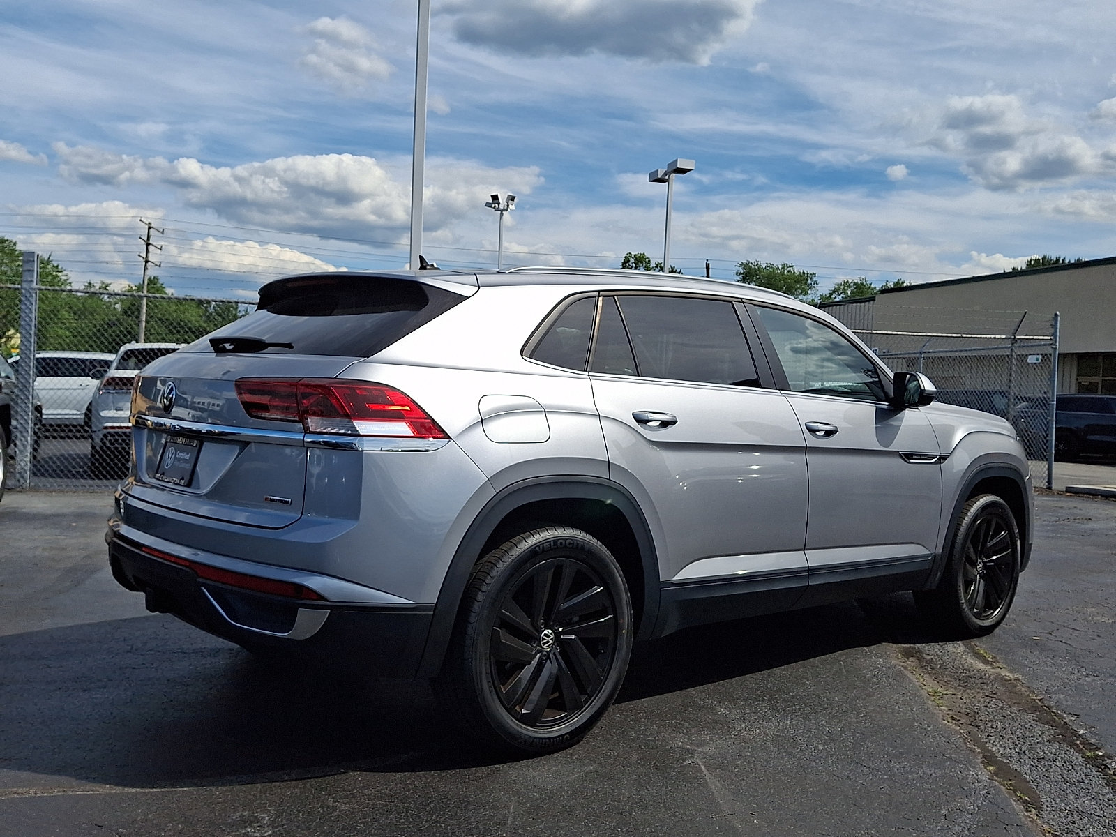 Certified 2022 Volkswagen Atlas Cross Sport SE w/ Black Wheel Package AWD/4WD image 6