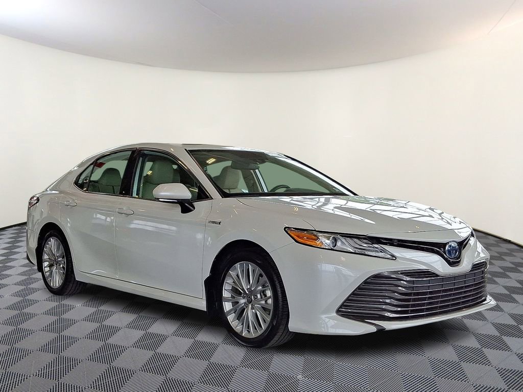 Used 2020 Toyota Camry XLE w/ Sunroof Package