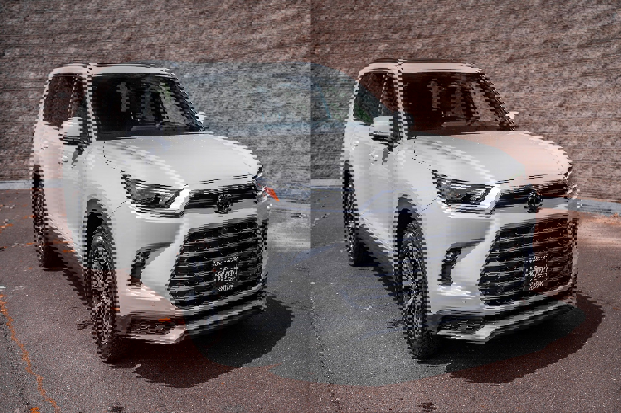 Used 2025 Toyota Grand Highlander AWD Hybrid image 2