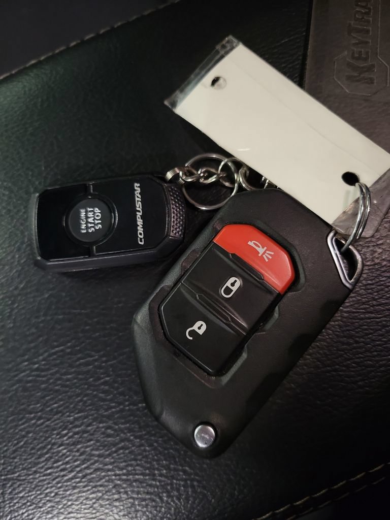 Used 2023 Jeep Wrangler Unlimited Sahara AWD/4WD image 20