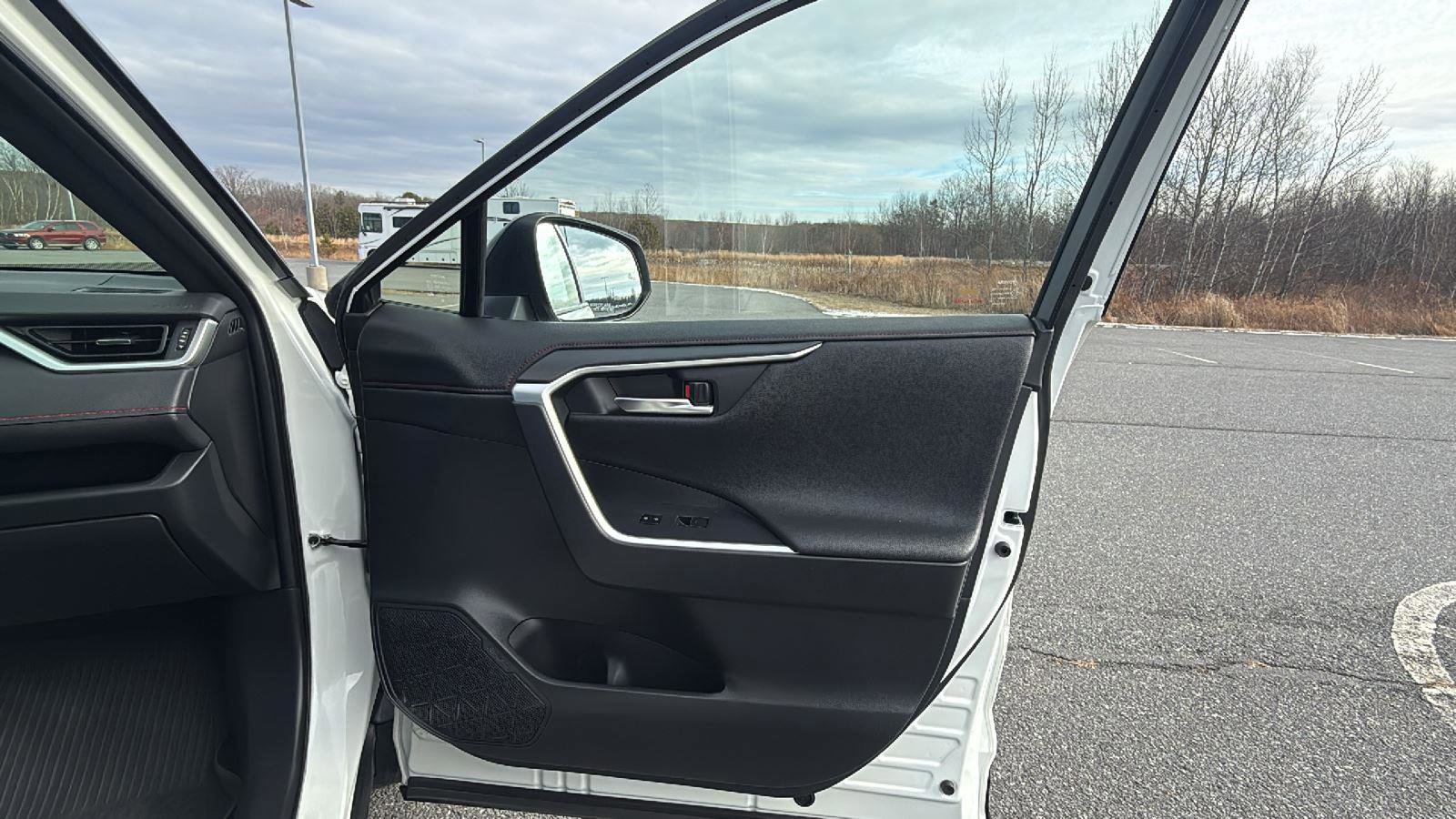 Used 2022 Toyota RAV4 XSE w/ Protection Package (TMS) image 17