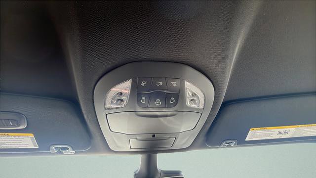 New 2026 Chrysler Pacifica Select AWD/4WD image 18